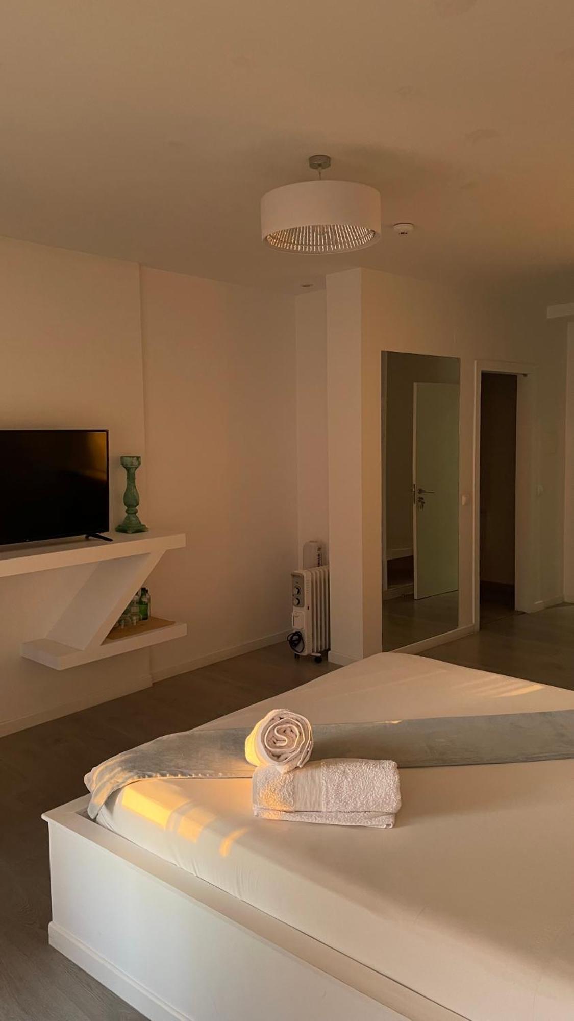 Brandao House Vandrehjem Caparica Eksteriør billede